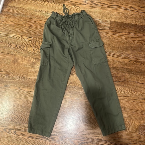 GAP High Rise Pleated Cargo Pants with Washwell - Picture 3 of 5